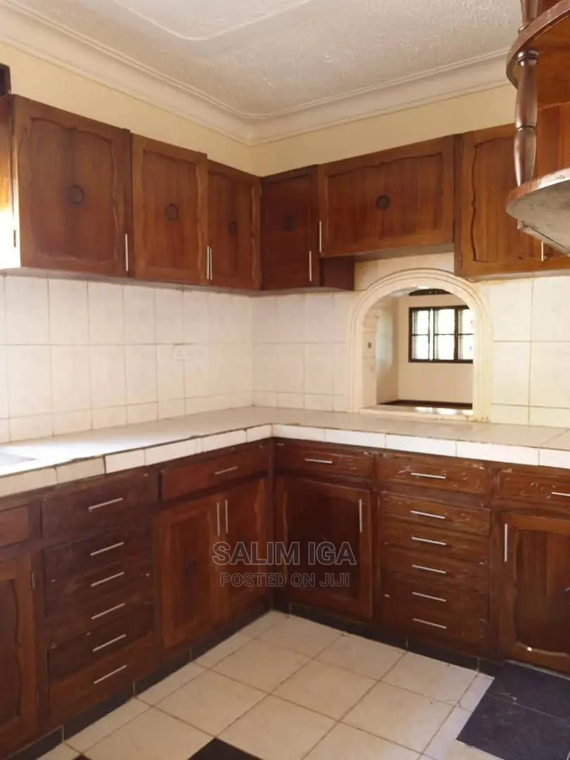 6bdrm Bungalow in Kololo Property, Central Division for Rent