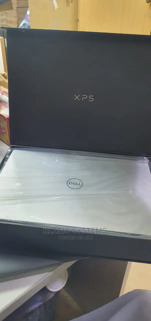 New Laptop Dell 16GB Intel Core I7 1T