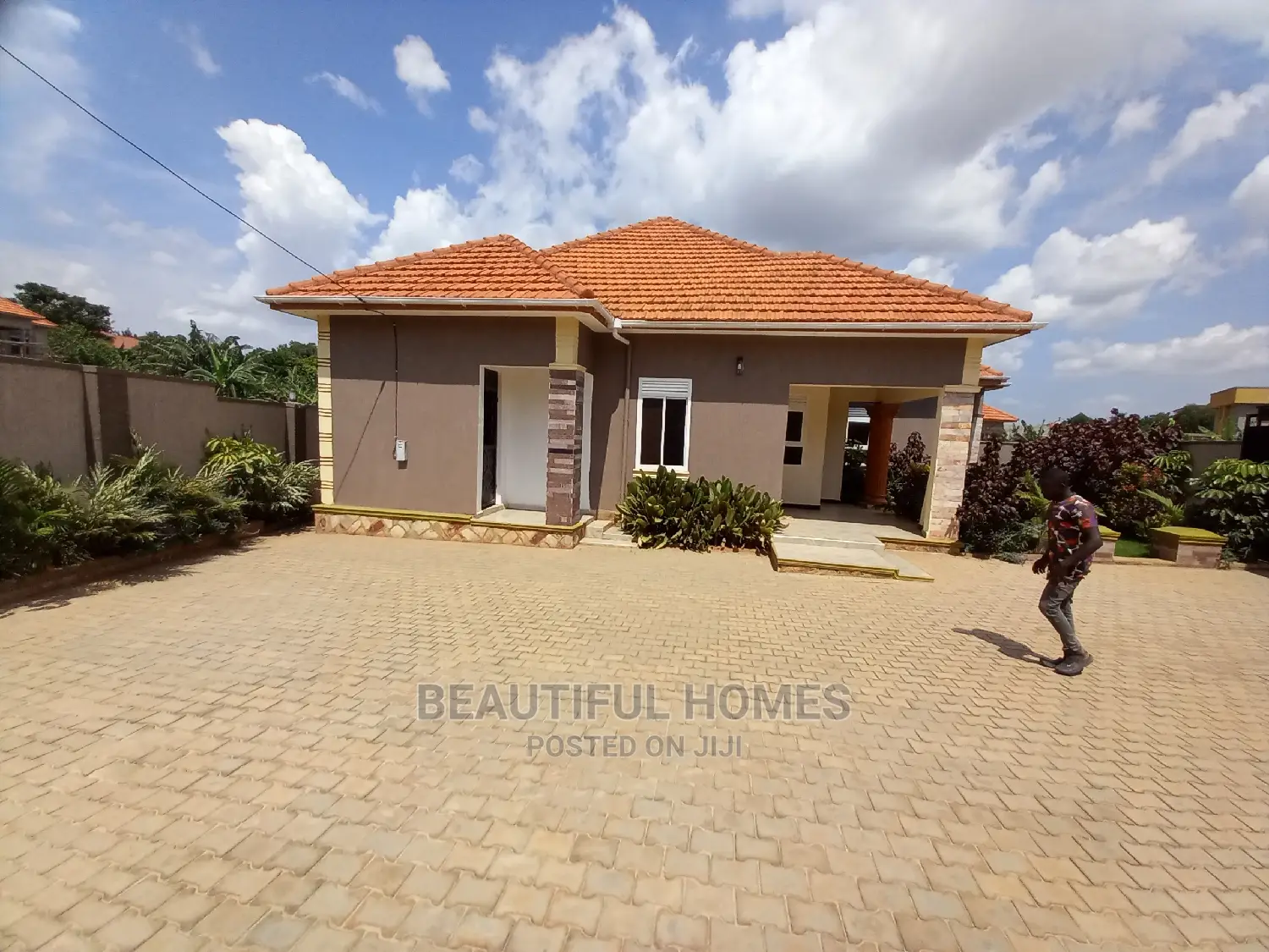 Furnished 4bdrm House in Kira Tarmacked for Sale