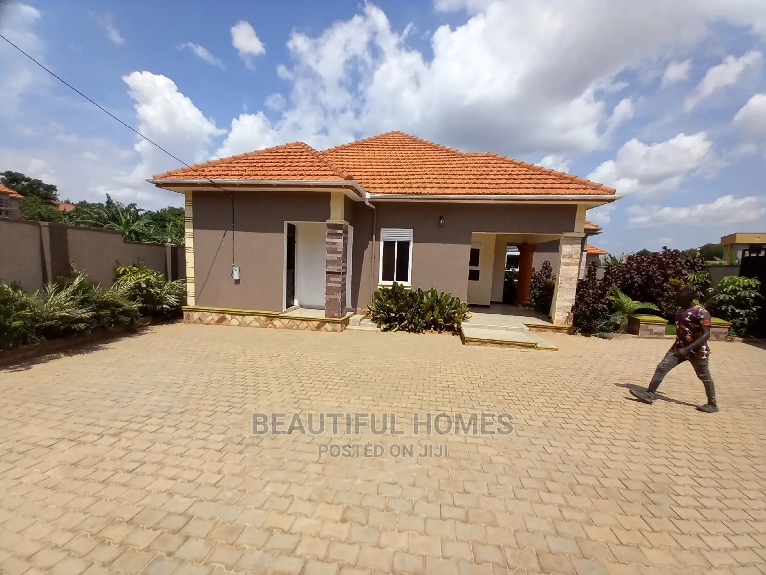 Furnished 4bdrm House in Kira Tarmacked for Sale