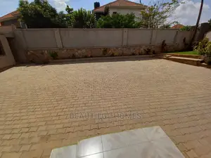 Furnished 4bdrm House in Kira Tarmacked for Sale