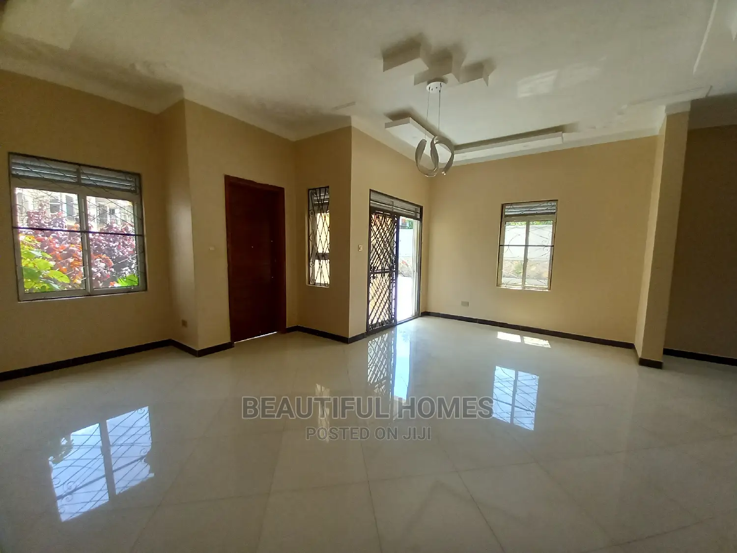 Furnished 4bdrm Bungalow in Ministers Village, Kira for Sale