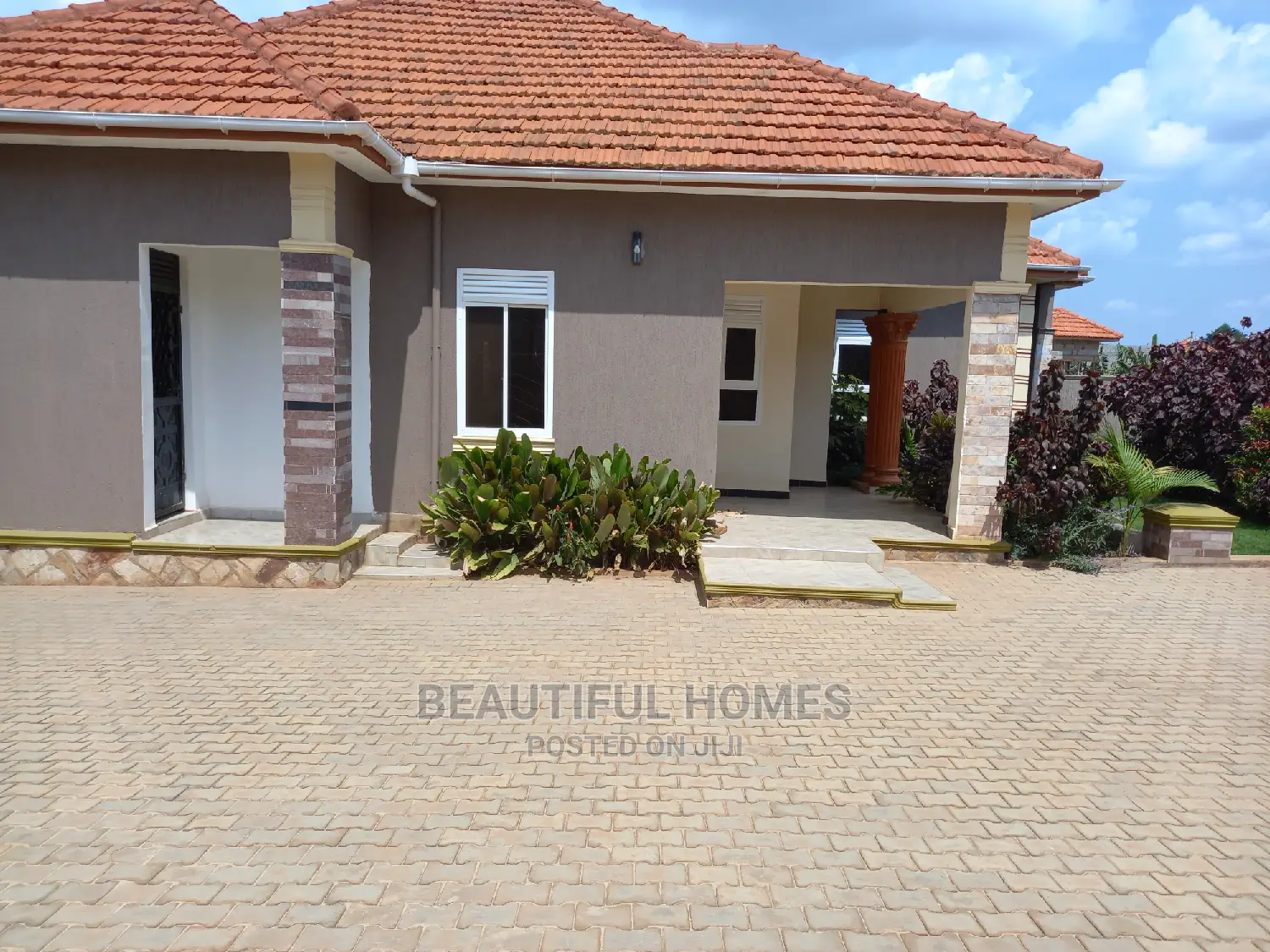Furnished 4bdrm Bungalow in Ministers Village, Kira for Sale