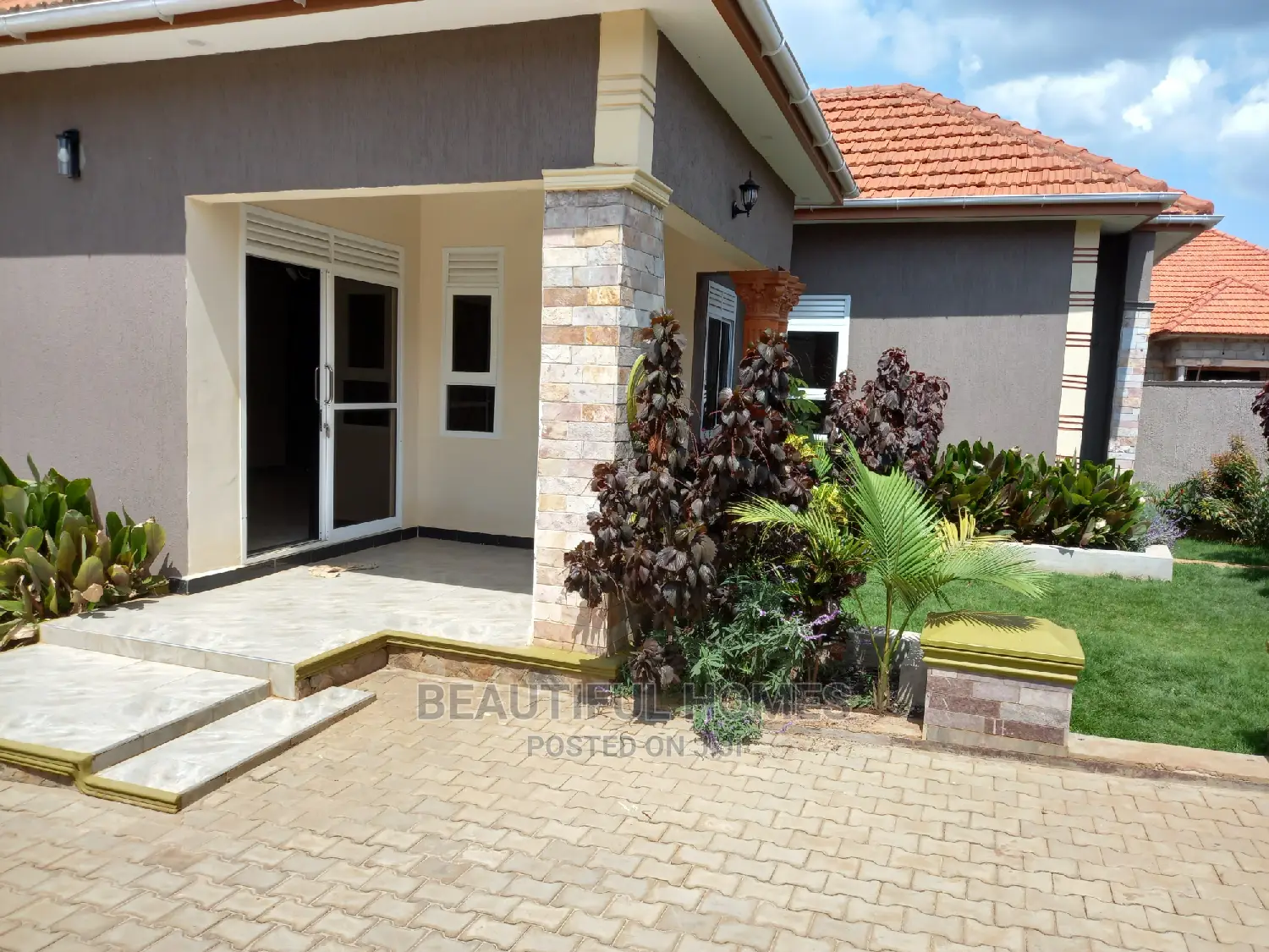 Furnished 4bdrm Bungalow in Ministers Village, Kira for Sale