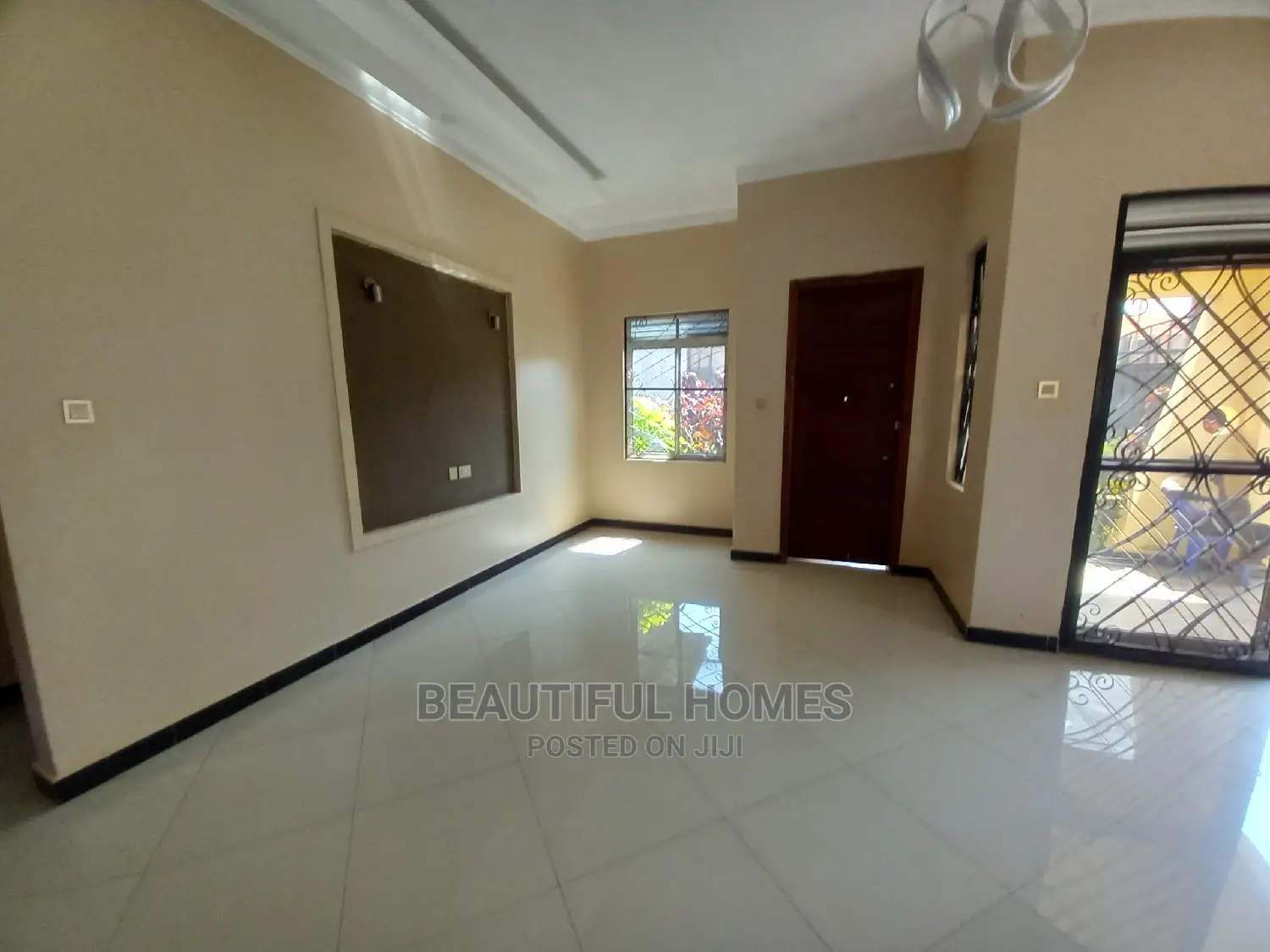 Furnished 4bdrm Bungalow in Corprate Heights, Kira for Sale