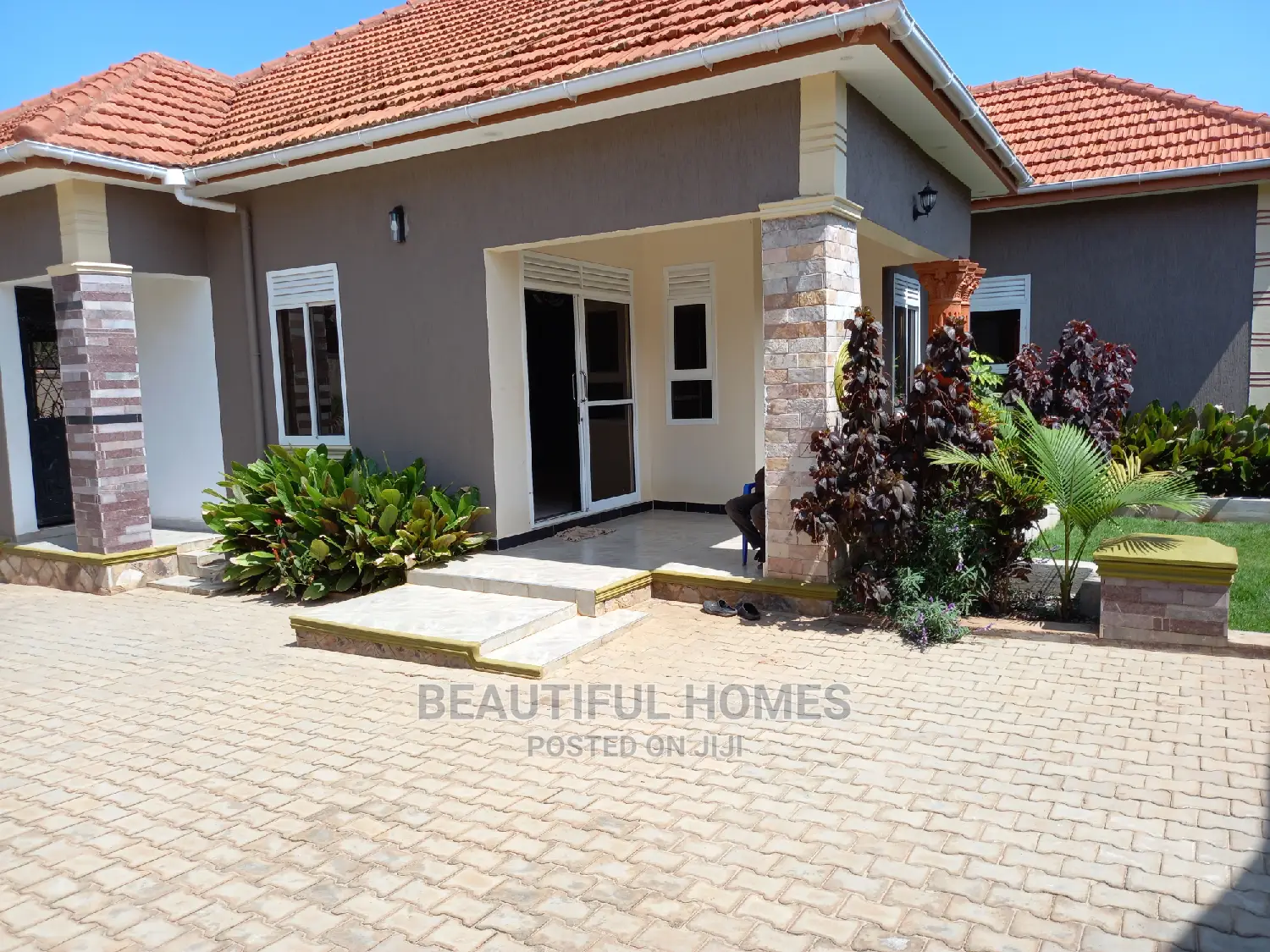 Furnished 4bdrm Bungalow in Corprate Heights, Kira for Sale