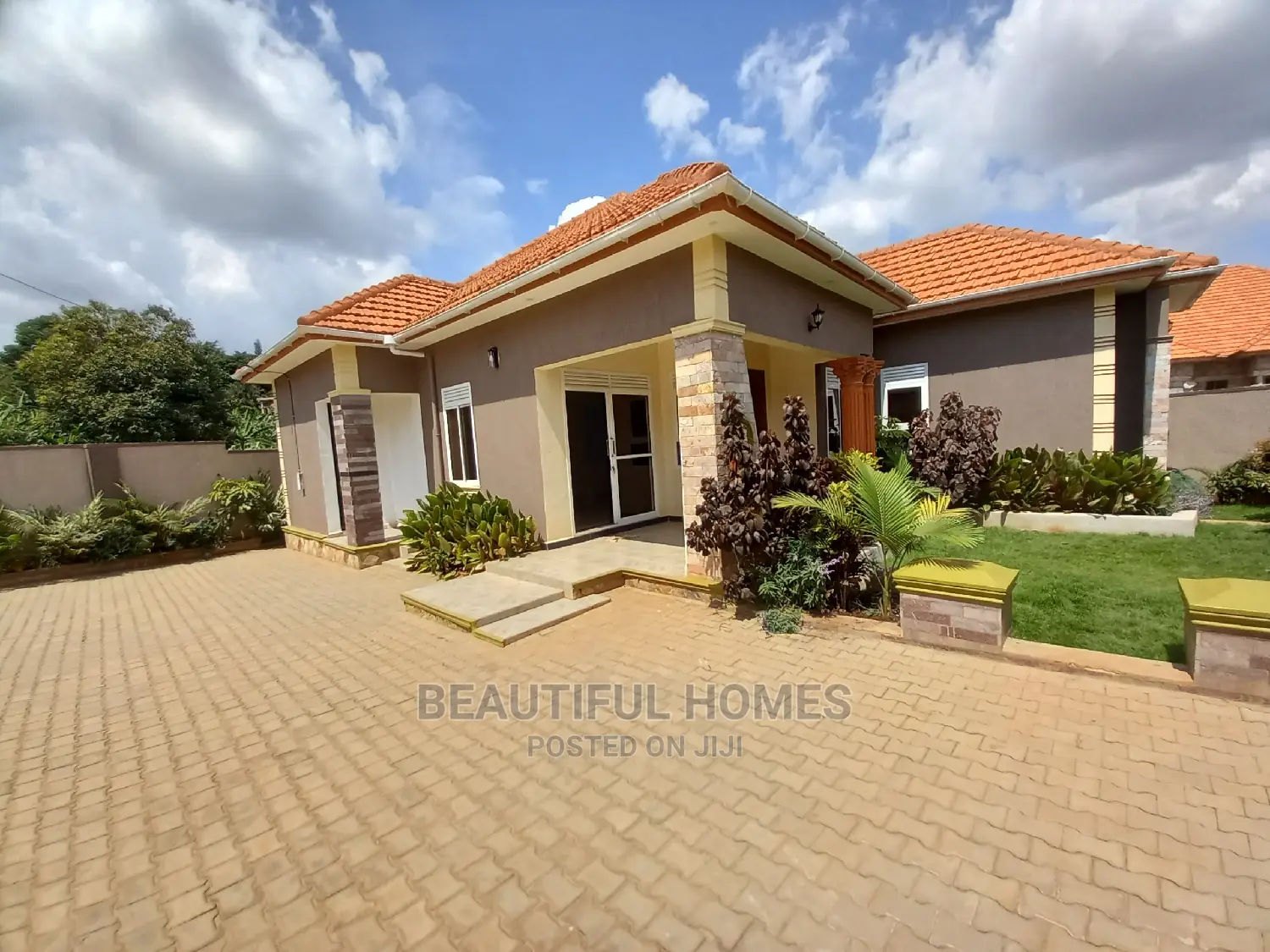 Furnished 4bdrm Bungalow in Corprate Heights, Kira for Sale