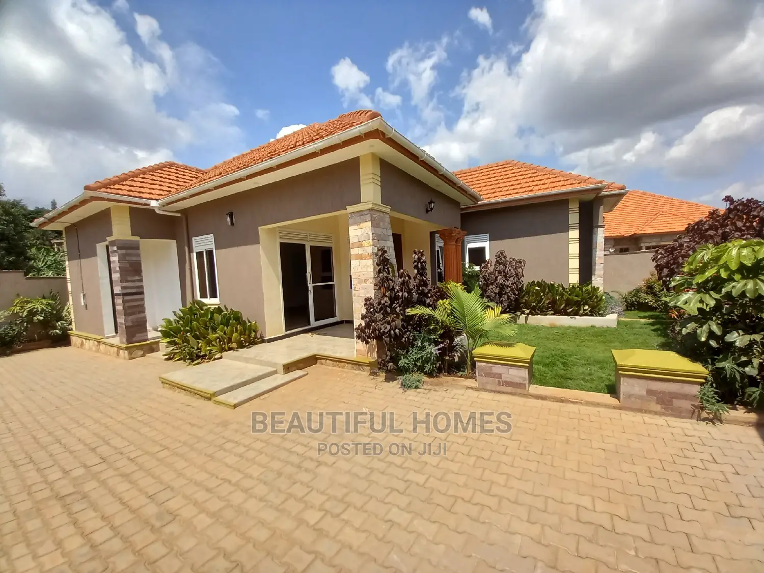 Furnished 4bdrm Bungalow in Corprate Heights, Kira for Sale