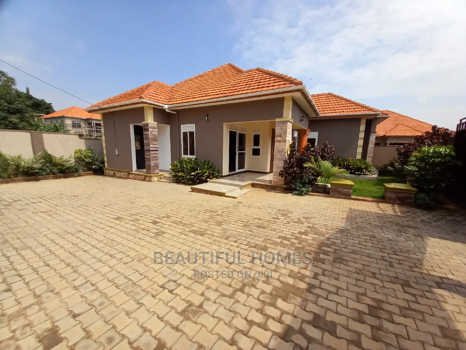 Furnished 4bdrm House in Kira Tarmack for Sale