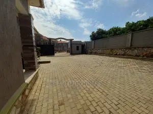 Furnished 4bdrm House in Kira Tarmack for Sale