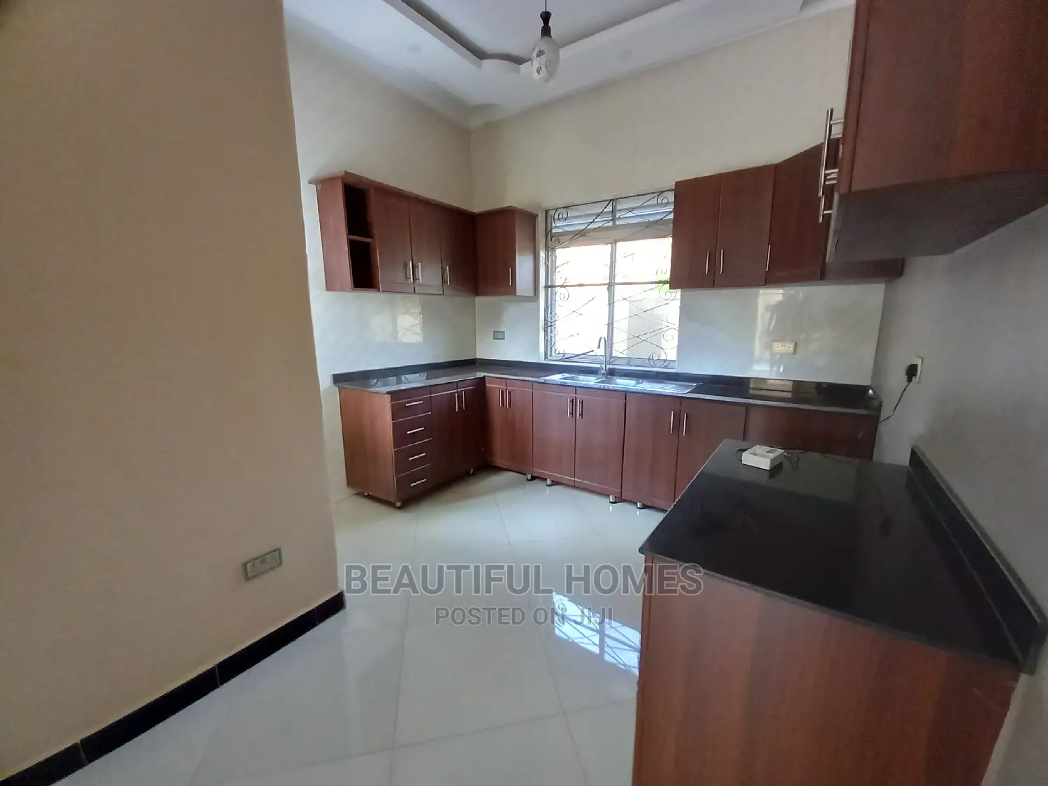 Furnished 4bdrm House in Kira Tarmack for Sale