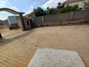Furnished 4bdrm House in Kira Tarmack for Sale
