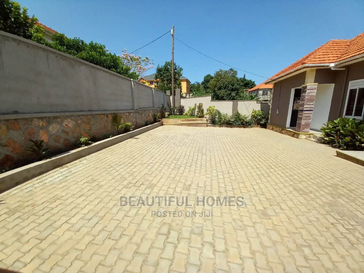 Furnished 4bdrm Bungalow in Kira High Class for Sale