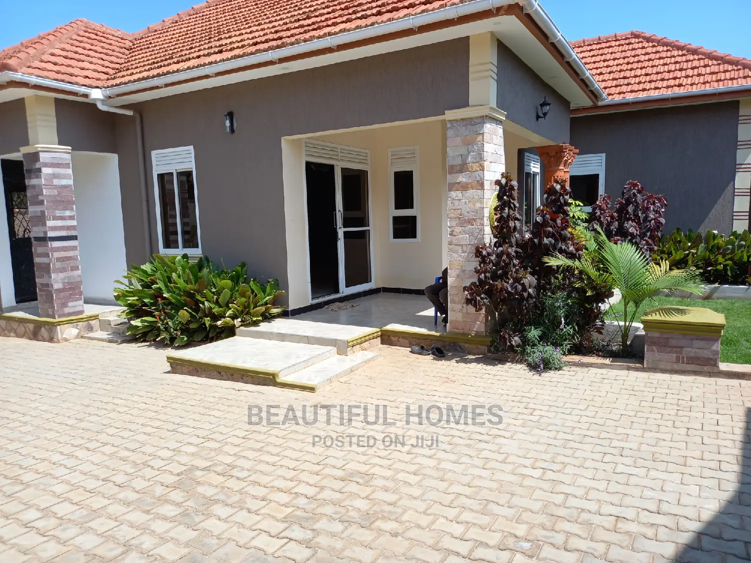 Furnished 4bdrm Bungalow in Kira High Class for Sale