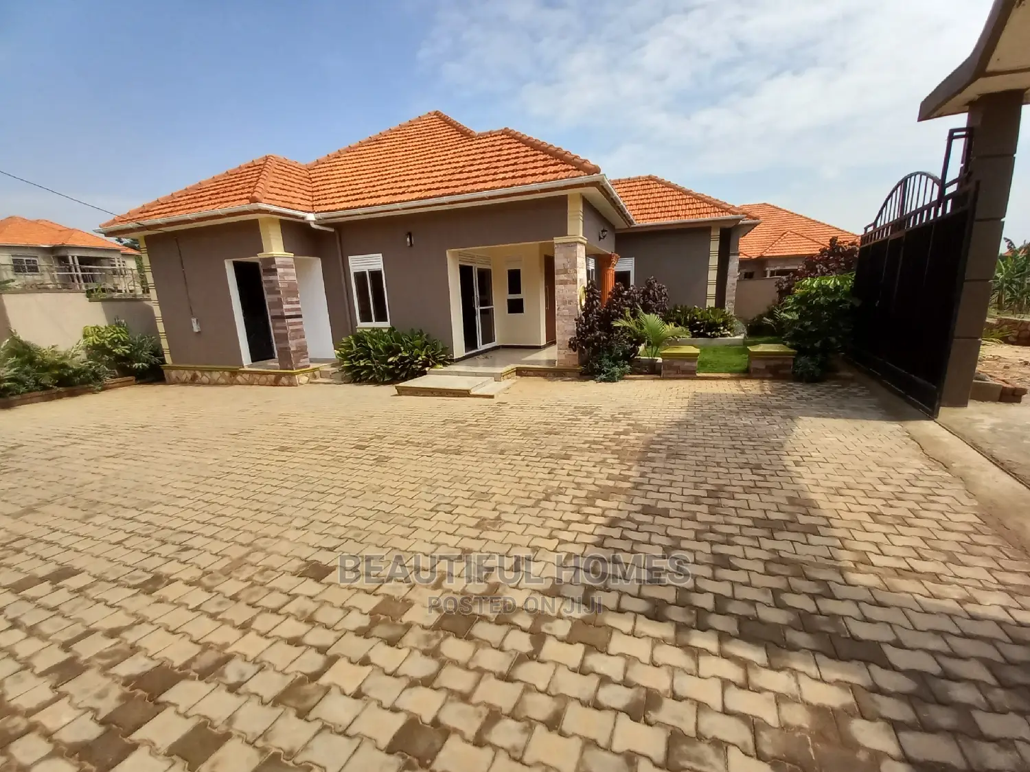 Furnished 4bdrm Bungalow in Kira High Class for Sale