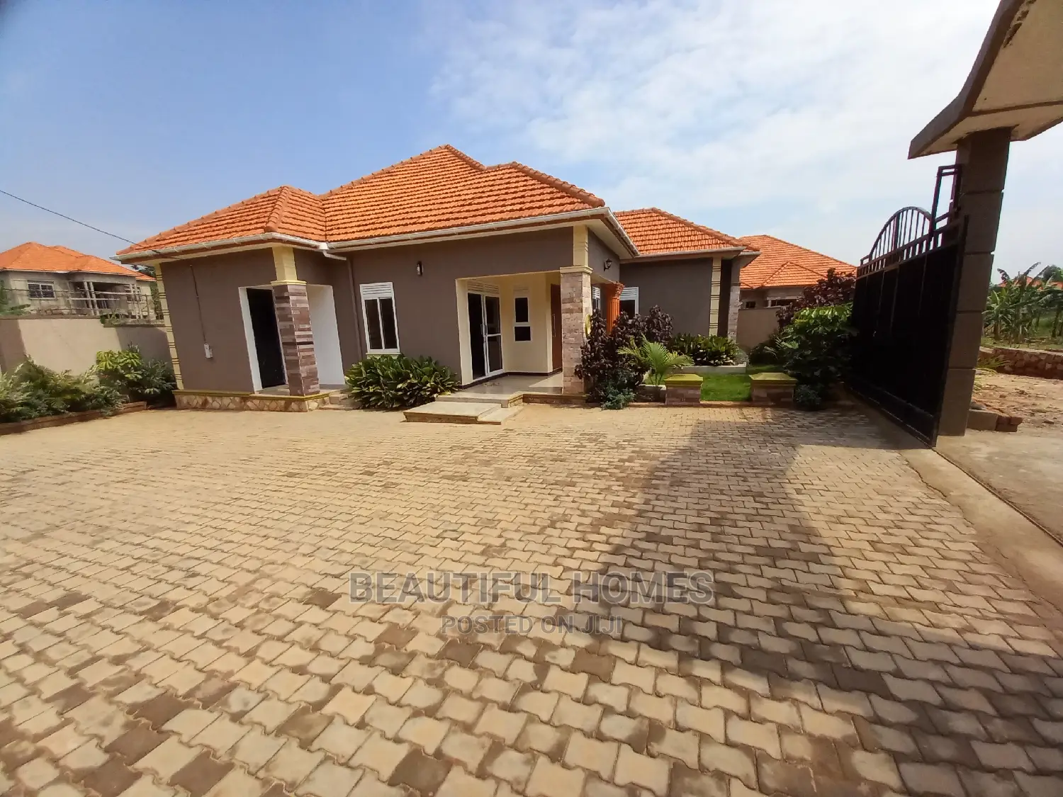 Furnished 4bdrm Bungalow in Kira Tarmacked for Sale