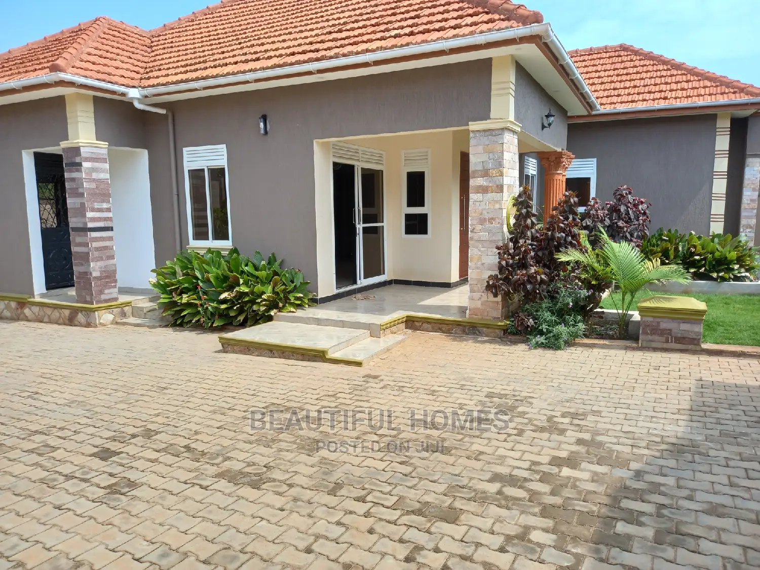Furnished 4bdrm Bungalow in Kira Tarmacked for Sale