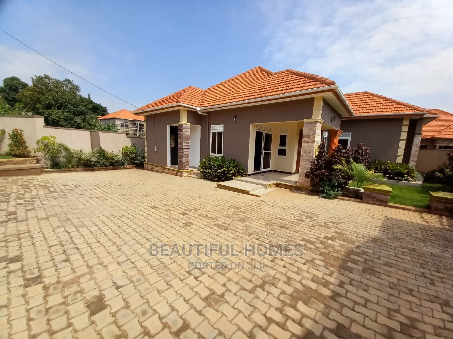 Furnished 4bdrm Bungalow in Kira Tarmacked for Sale
