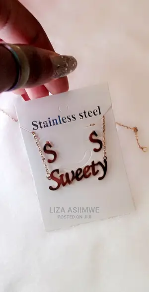 Stainless Steel Necklaces Available for the Ladies