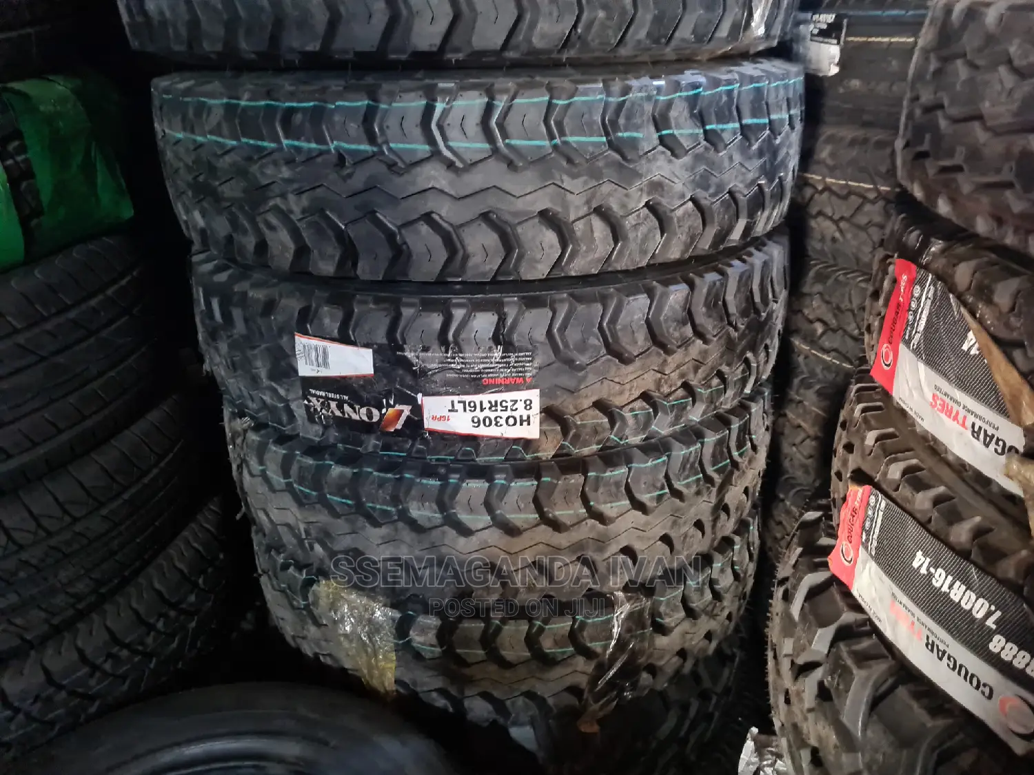 825r16 Onyx Mudgrip