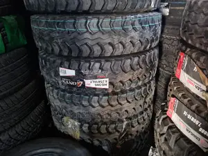 825r16 Onyx Mudgrip