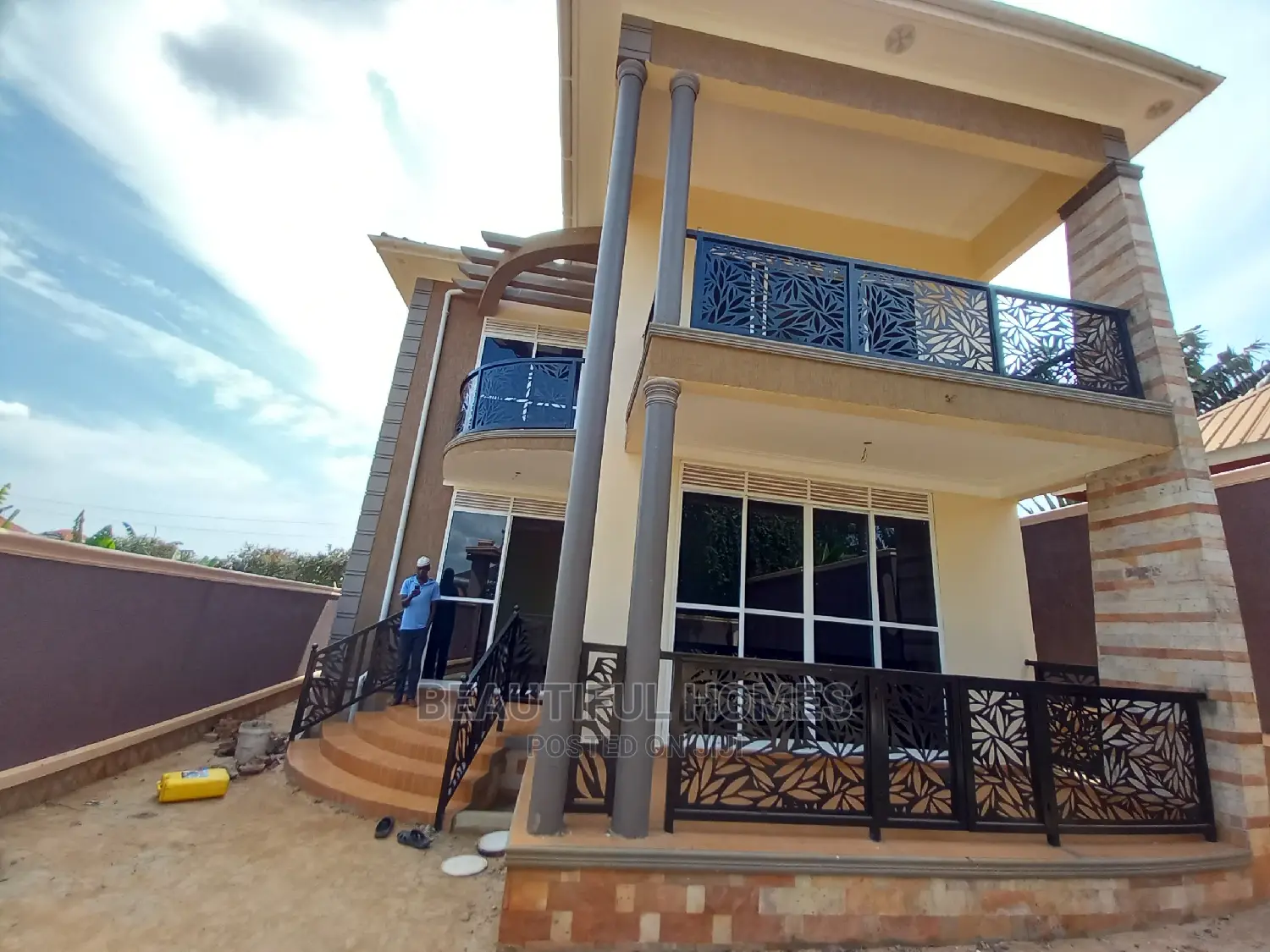 Furnished 5bdrm Duplex in Kisaasi, Nakawa for Sale