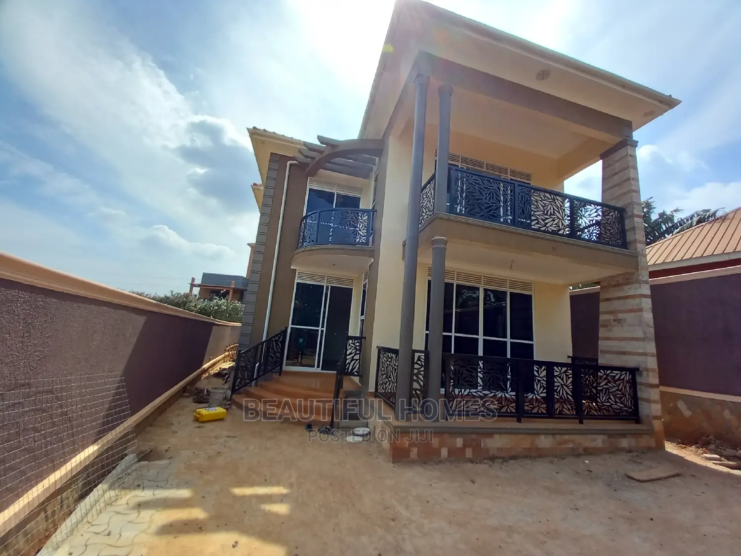Furnished 5bdrm Duplex in Kisaasi, Nakawa for Sale