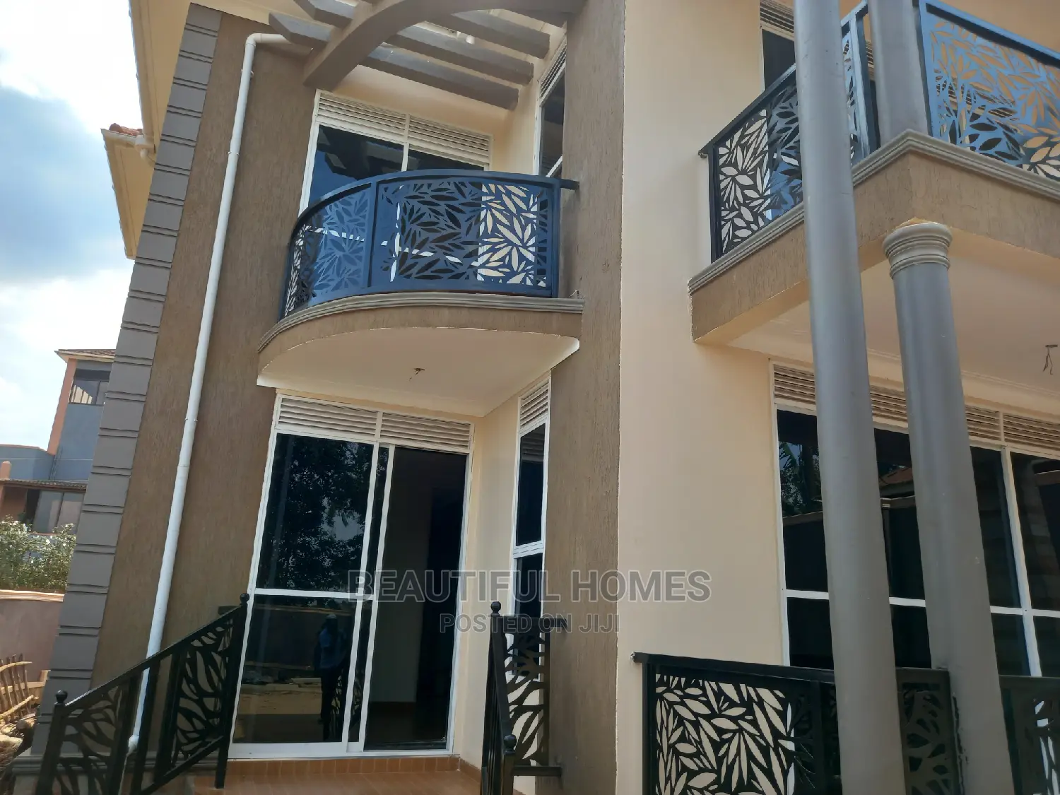 Furnished 5bdrm Duplex in Kisaasi, Nakawa for Sale