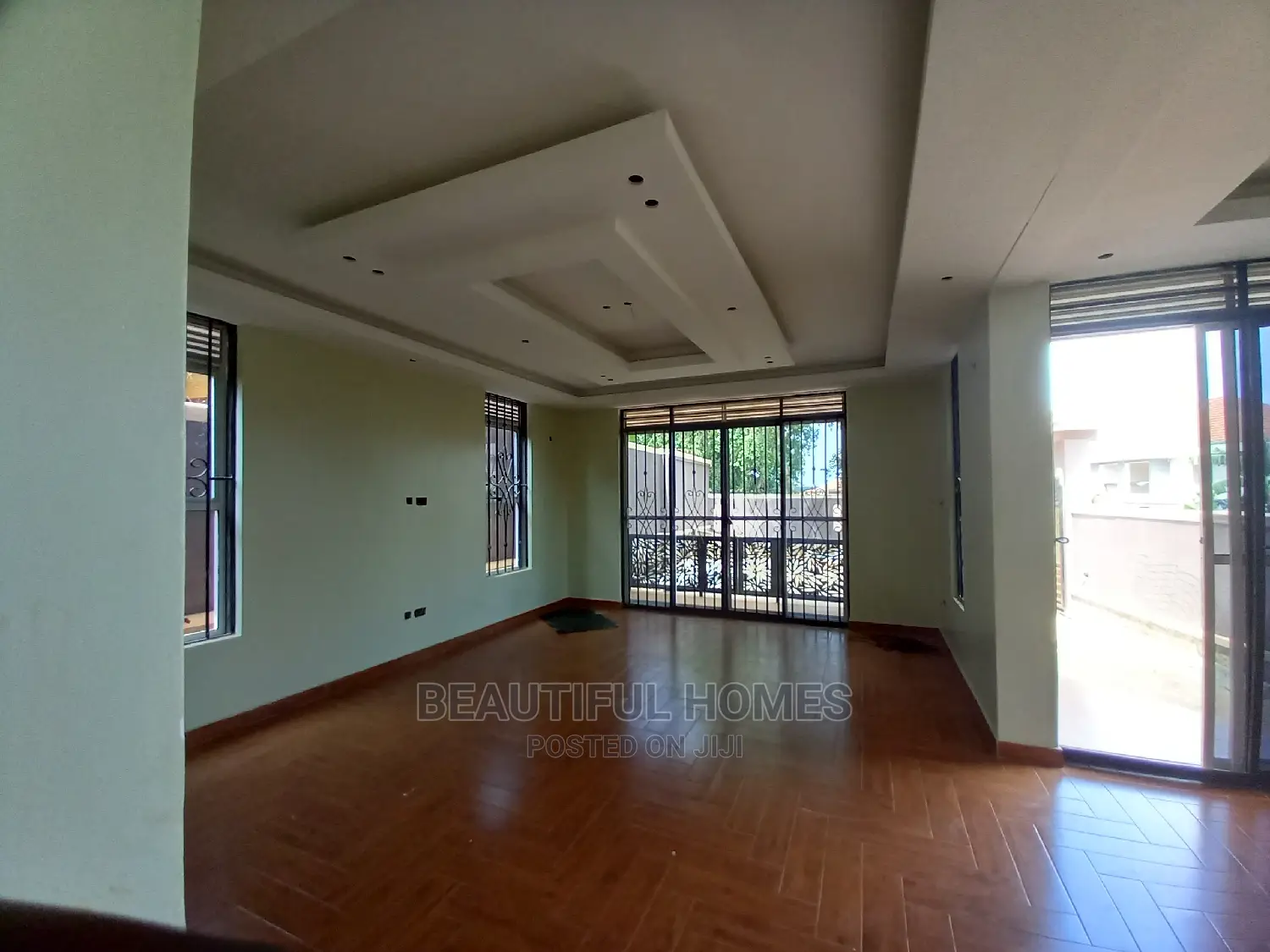 Furnished 5bdrm Duplex in Kisaasi, Nakawa for Sale