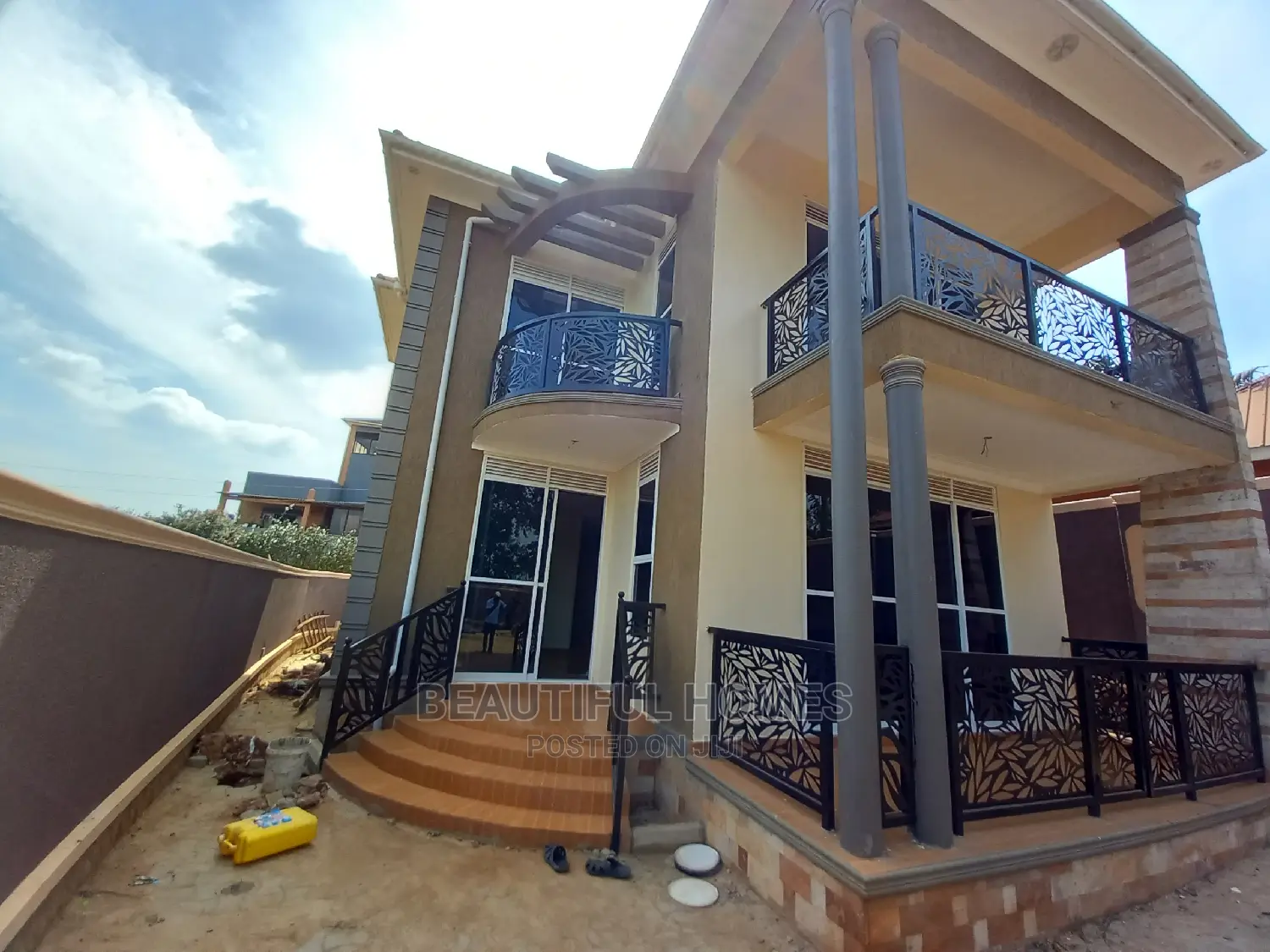 Furnished 5bdrm Duplex in Kisaasi, Nakawa for Sale