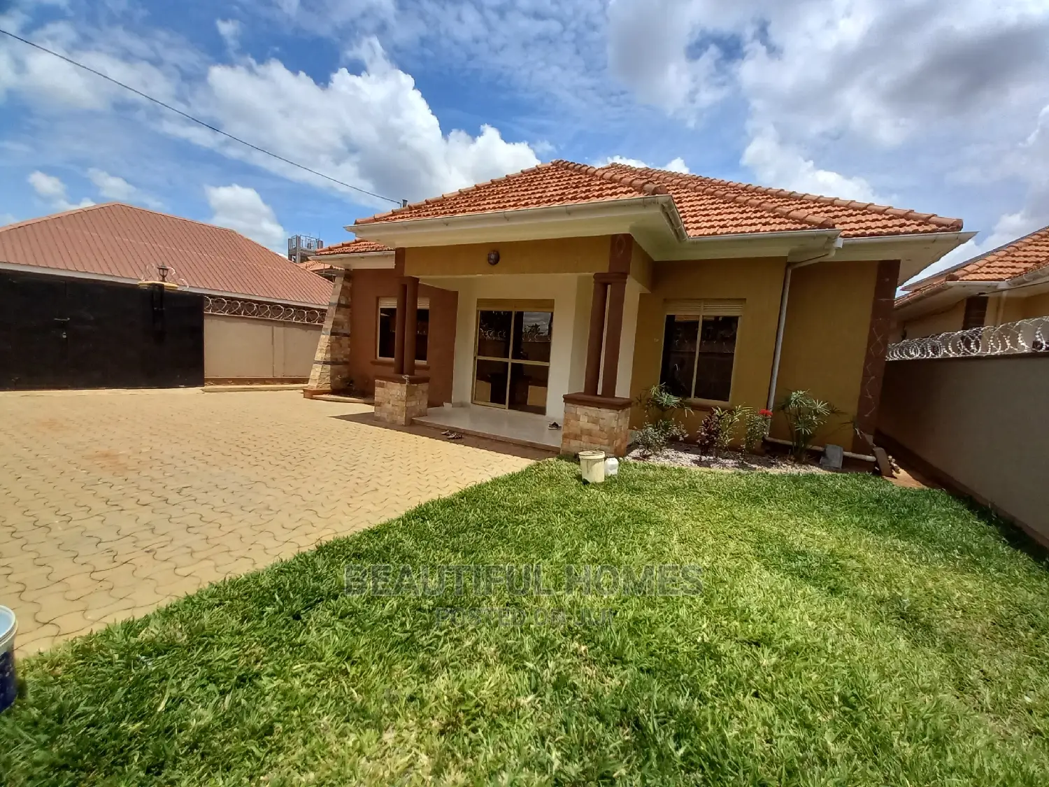 Furnished 4bdrm Bungalow in Kira for Sale