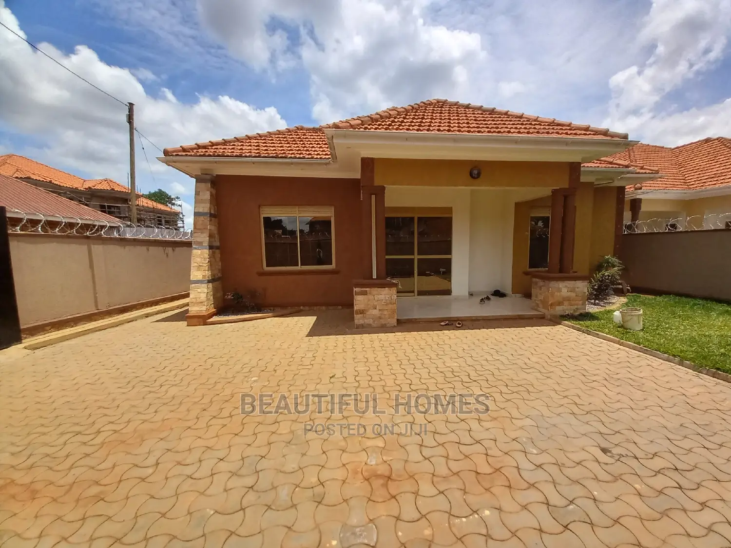 Furnished 4bdrm Bungalow in Kira for Sale