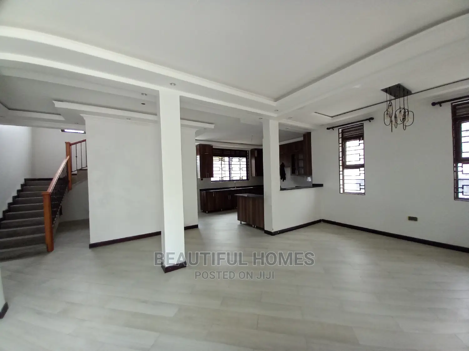 Furnished 6bdrm Mansion in Kkwatule, Central Division for Sale