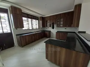 Furnished 6bdrm Mansion in Kkwatule, Central Division for Sale