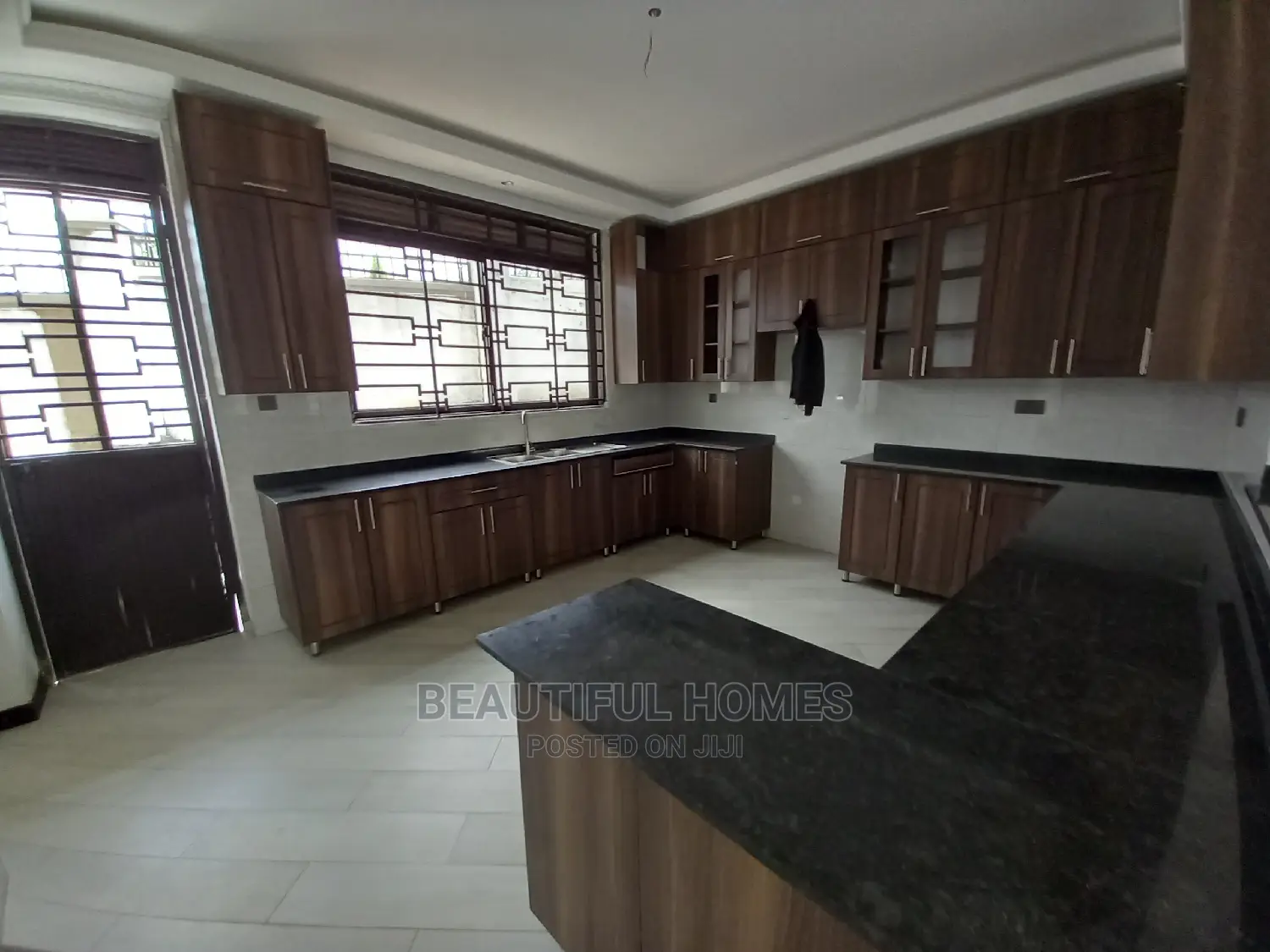 Furnished 6bdrm Mansion in Kiwatule Bidandi, Nakawa for Sale