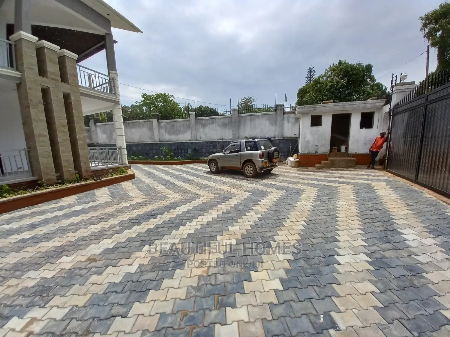 Furnished 6bdrm Mansion in Kiwatule Posh, Nakawa for Sale