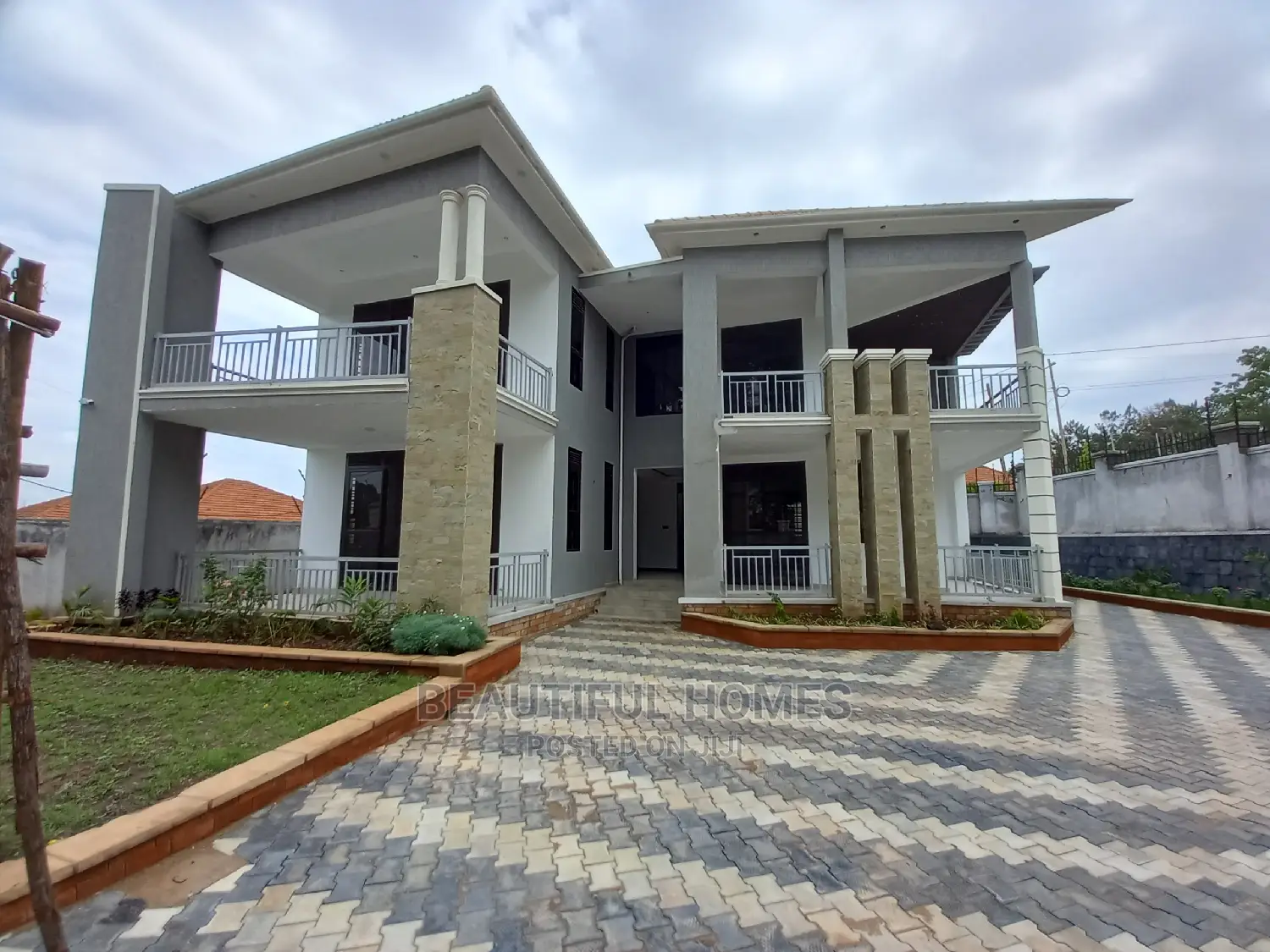 Furnished 6bdrm Mansion in Kiwatule, Central Division for Sale