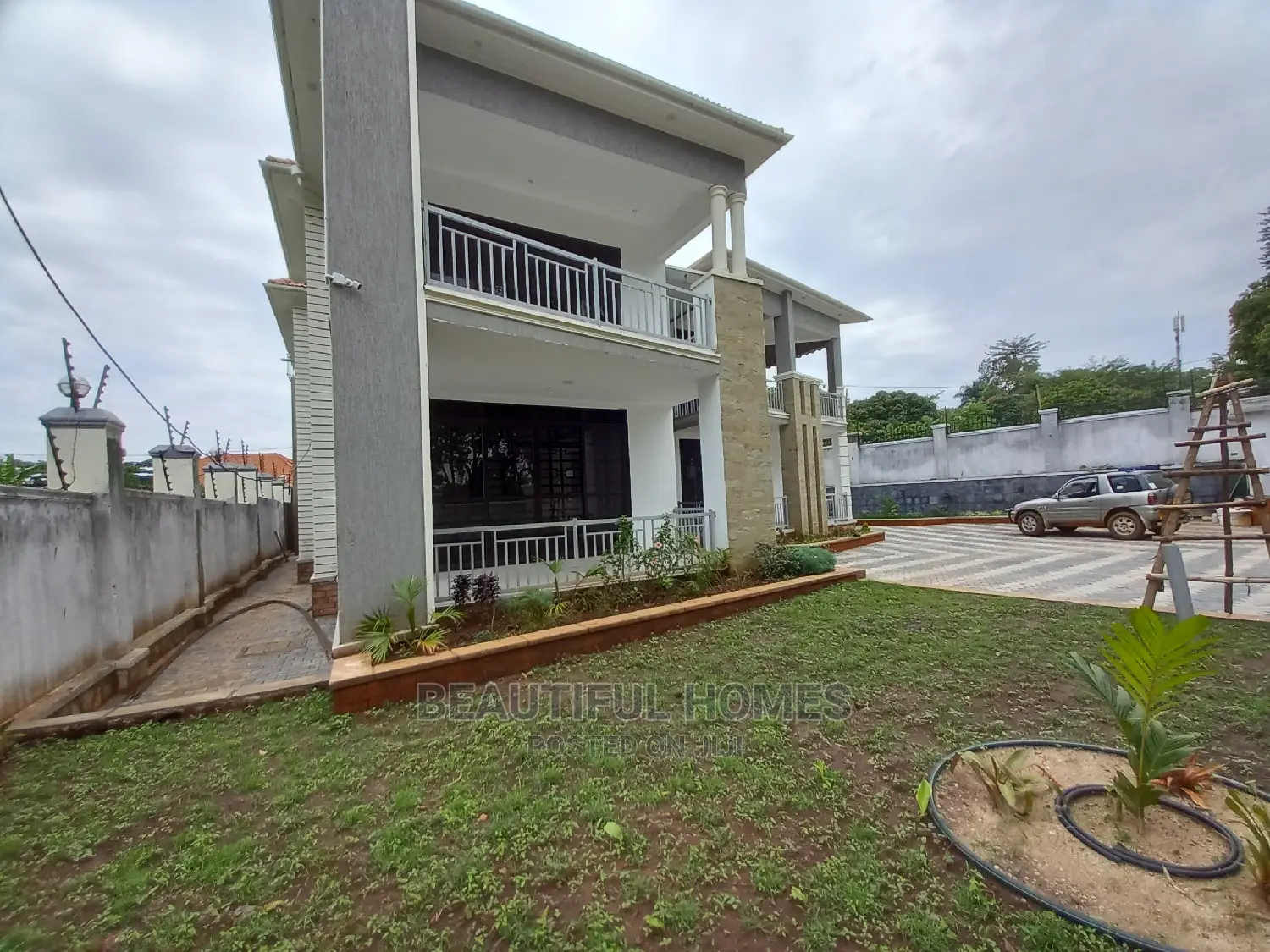 Furnished 6bdrm Mansion in Kiwatule, Central Division for Sale