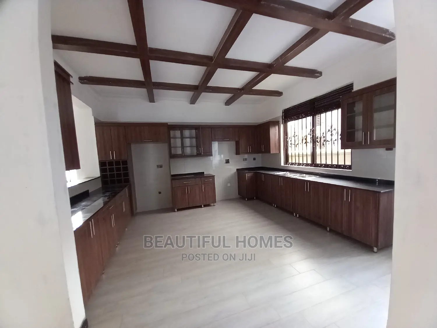 Furnished 6bdrm Mansion in Kiwatule, Central Division for Sale