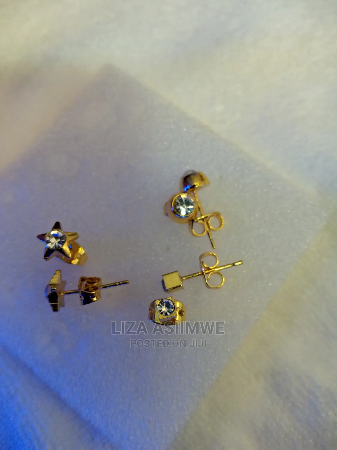 Simple Lady Earpins Available