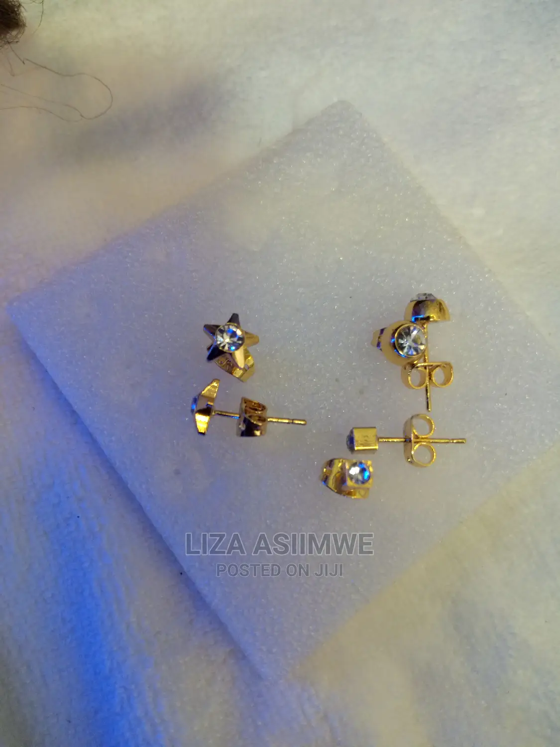 Simple Lady Earpins Available