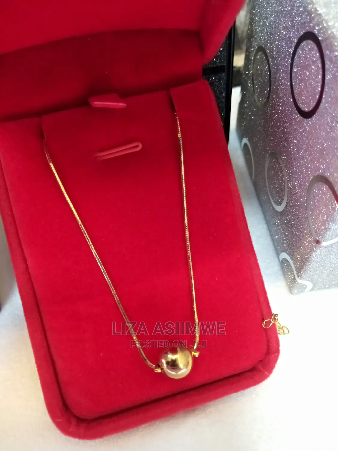 Simple and Unique Chocka Necklaces Available With the Box