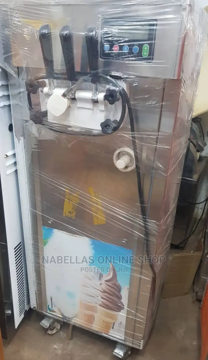 Big Ice Cream Machine Silver 20L Brand New With Warranty in Central Division Restaurant