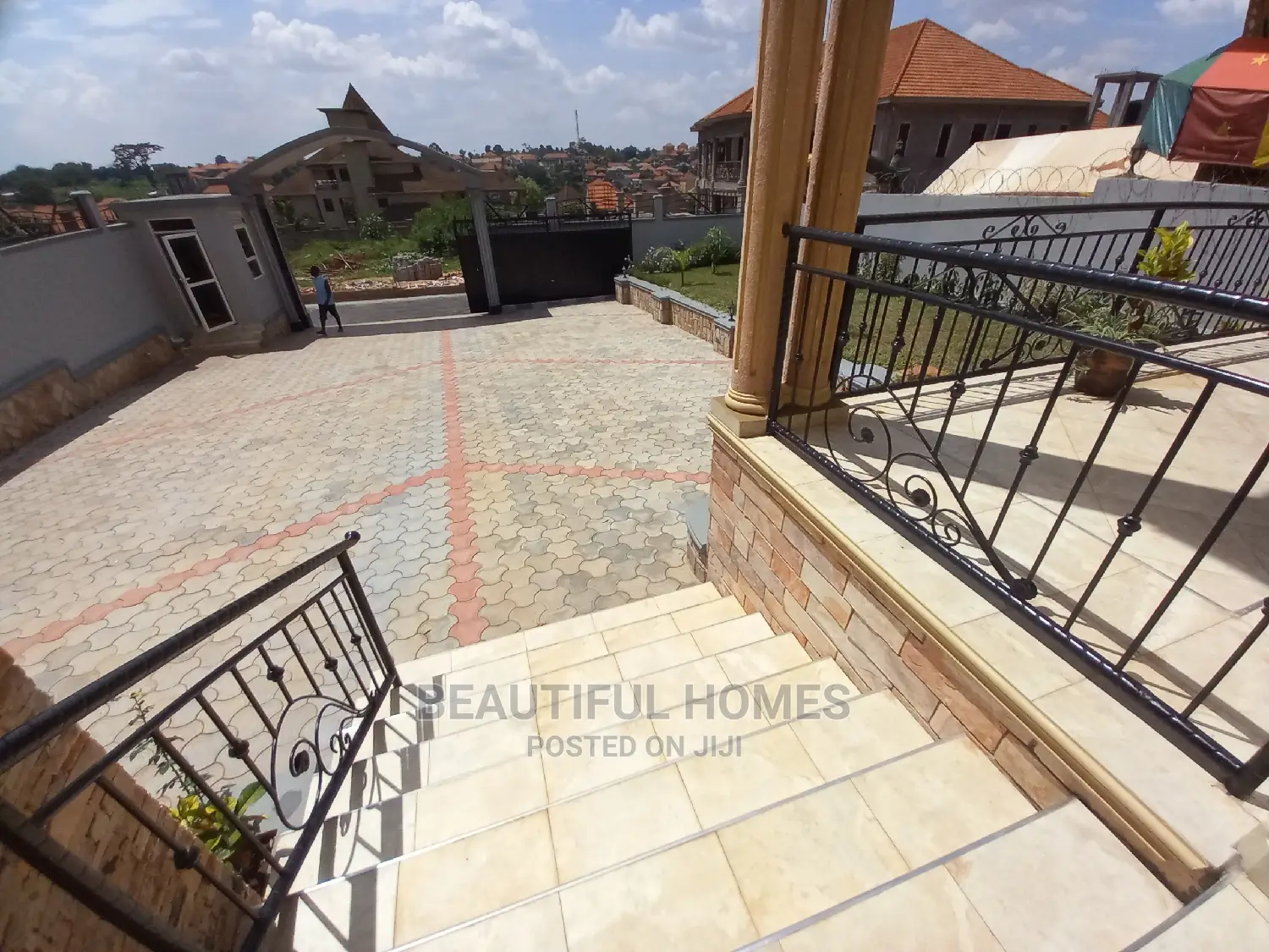 Furnished 6bdrm Mansion in Kira Minister'S for Sale