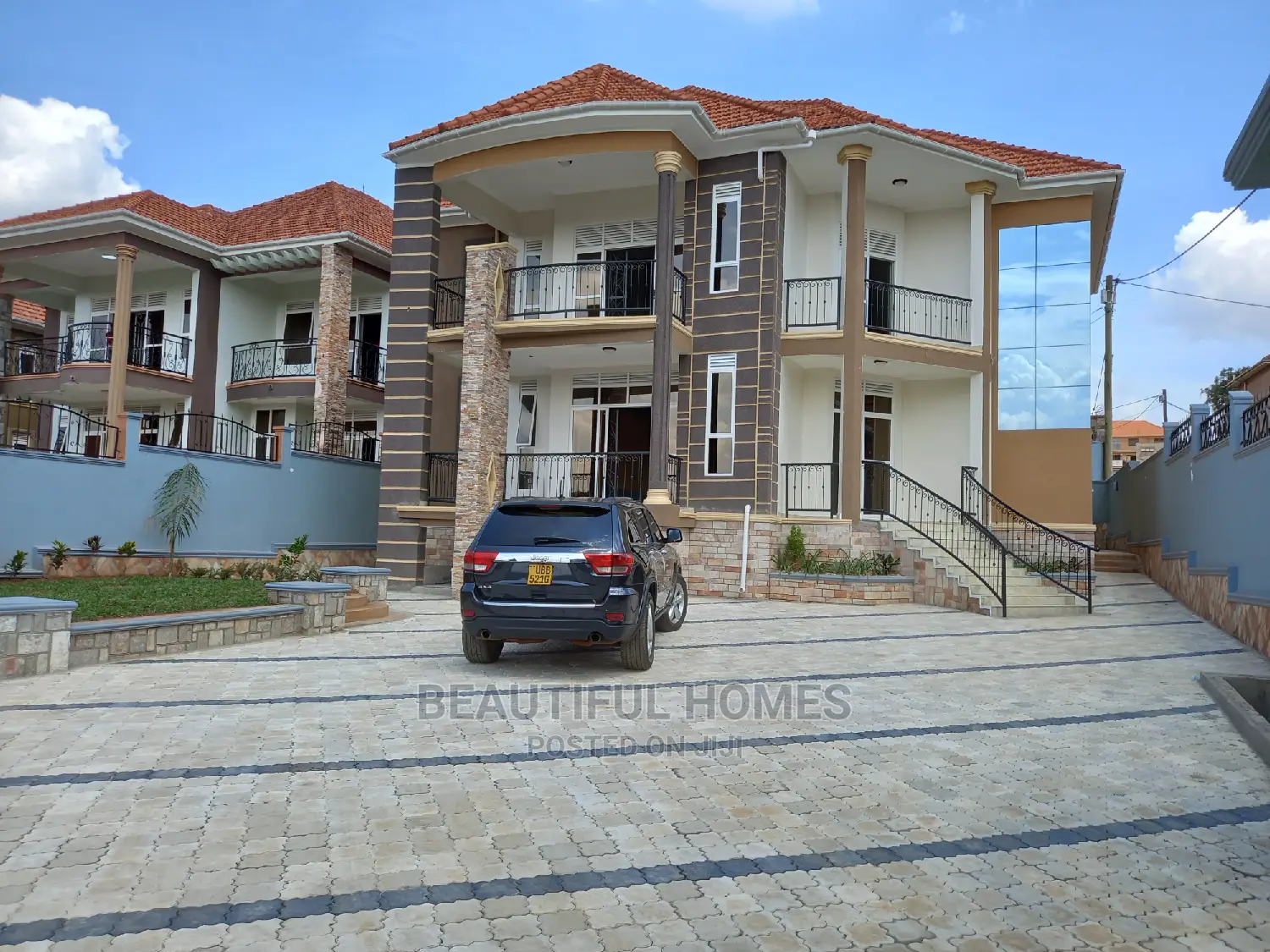 Furnished 6bdrm Mansion in Kira Tarmacked Lane for Sale