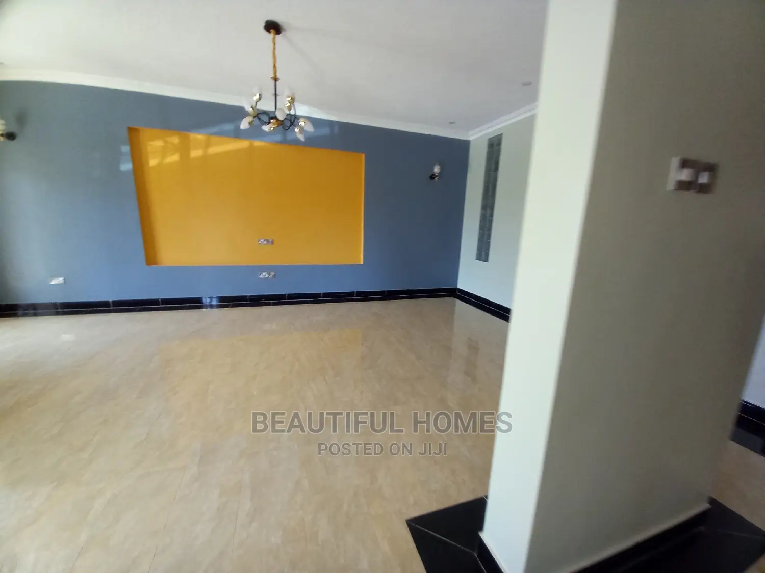 Furnished 6bdrm Mansion in Kira Tarmacked Lane for Sale