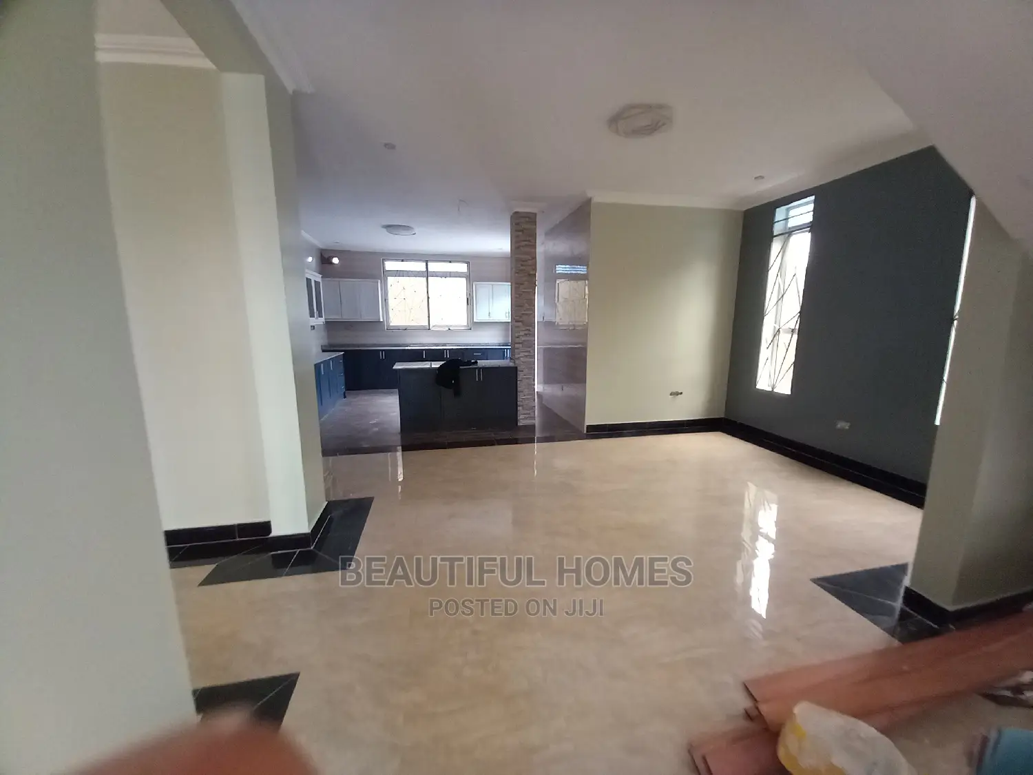 Furnished 6bdrm Mansion in Executive Wing, Kira for Sale