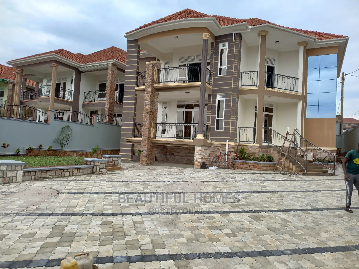 Furnished 6bdrm Mansion in Corporate Heights, Kira for Sale
