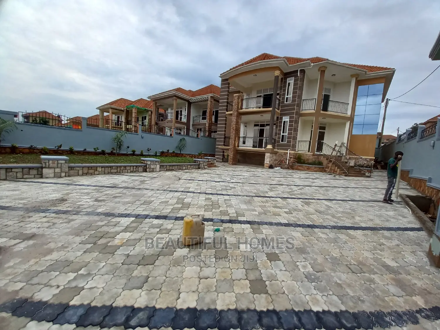 Furnished 6bdrm Mansion in Corporate Heights, Kira for Sale