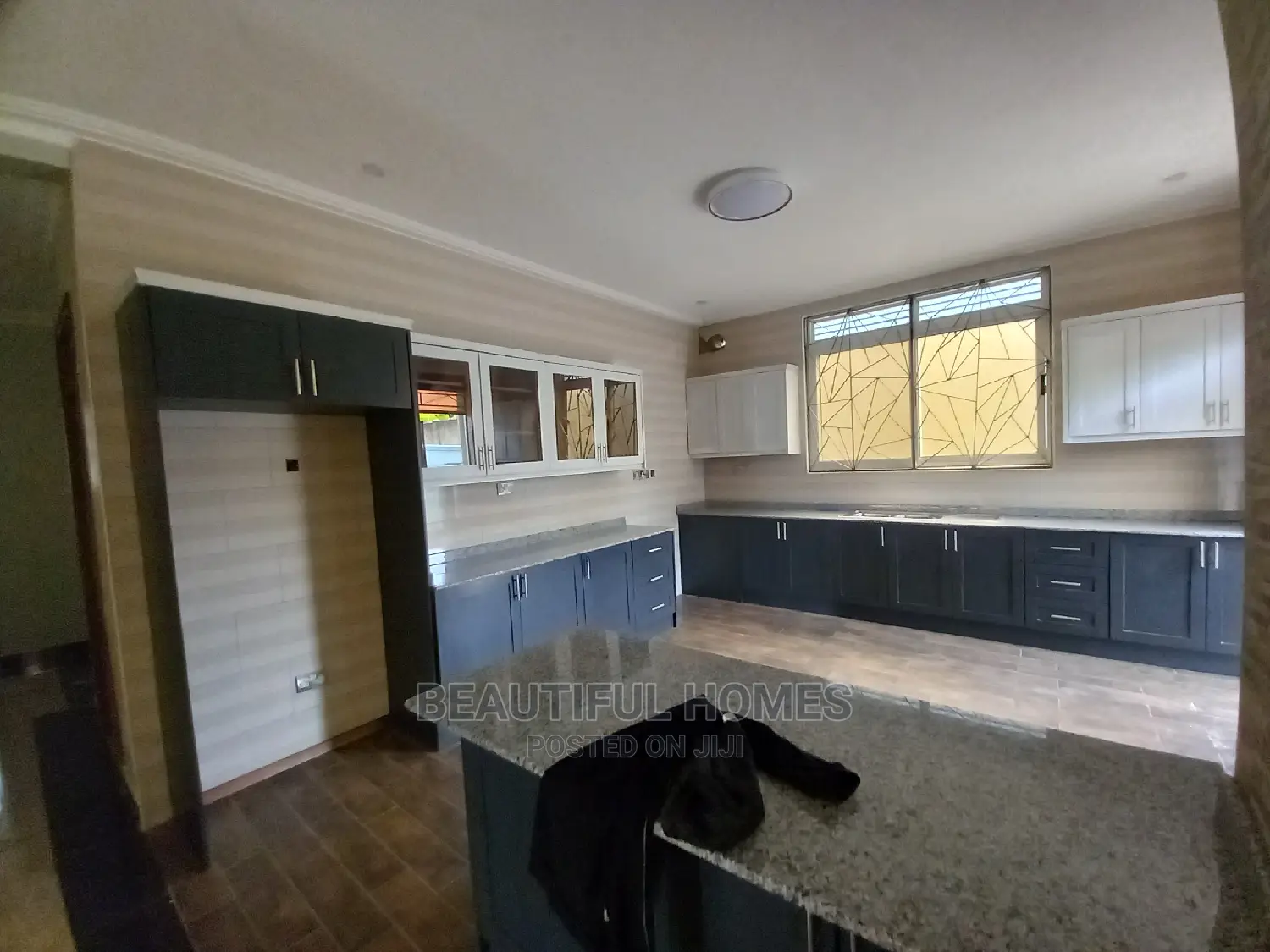 Furnished 6bdrm Mansion in Corporate Heights, Kira for Sale